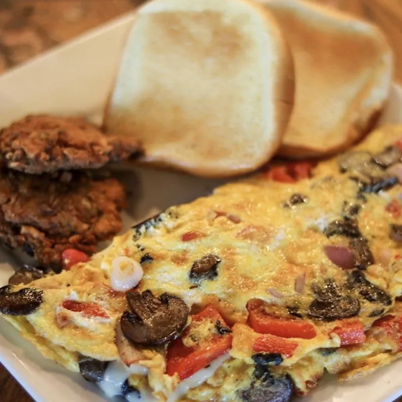 A breakfast plate at Capt. Mike's