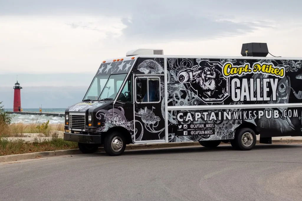 The Galley food truck on the Kenosha lakefront with the red pier lighthouse behind it
